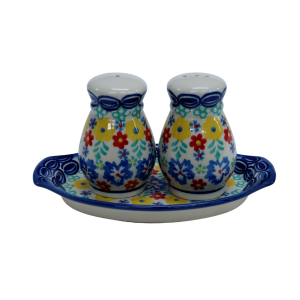 Salt and pepper shakers (A12 D26)