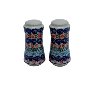 Salt and pepper shakers (A16 D35) 