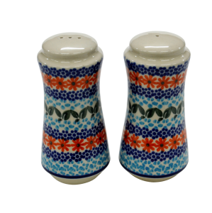 Salt and pepper shakers (A16 D69)