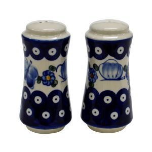 Salt and pepper shakers (A16 D76)