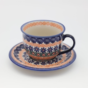 Cup and saucer (A44 D77) 