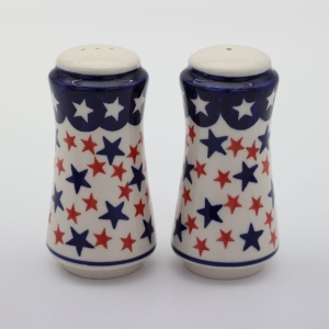 Salt and pepper shakers (A16 D47)   
