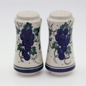 Salt and pepper shakers (A16 D9)       
