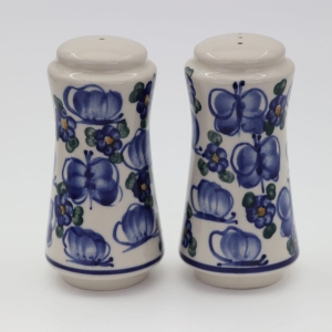 Salt and pepper shakers (A16 D13)         