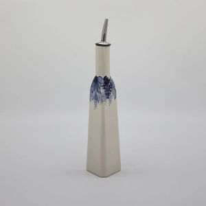 Olive oil bottle (A539 D118)     