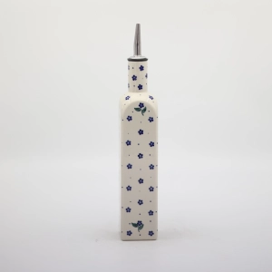 Olive oil bottle with pourer square (A544 D122)