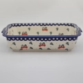 The thick ceramic construction ensures even heat distribution throughout the baking process and retains heat at the table, keeping your food warm throughout the meal.