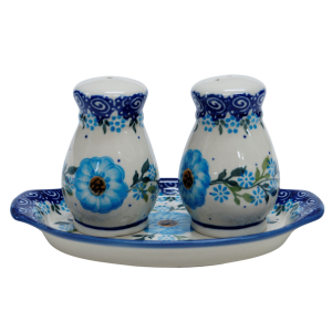 Salt and pepper shakers (A12 D58)
