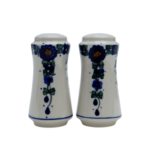 Salt and pepper shakers (A16 D40)   