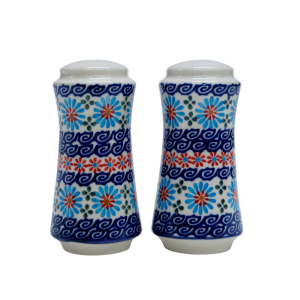 Salt and pepper shakers (A16 D3)   