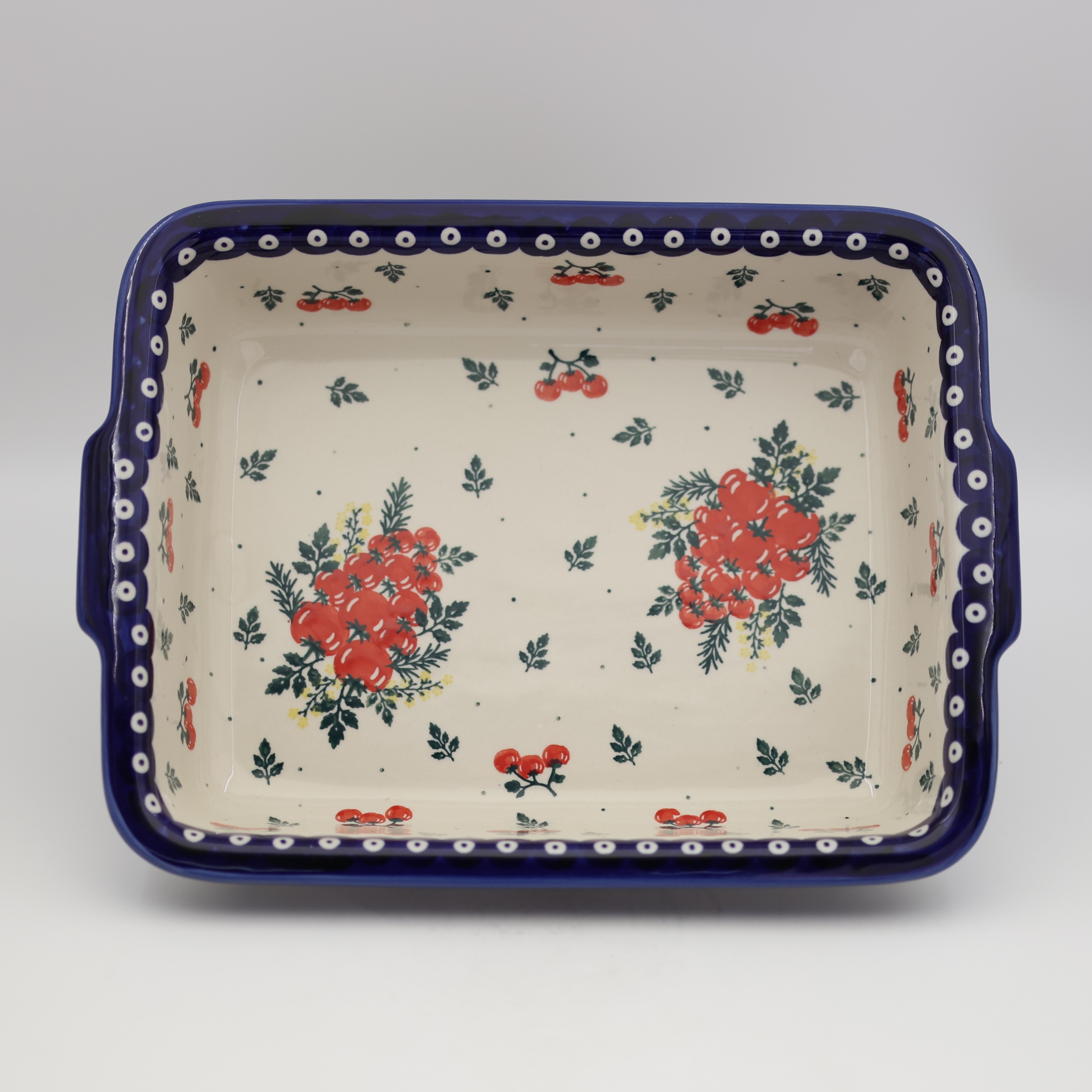 Bake and serve delicious home-cooked meals with this authentic Bolesławiec ceramic baking dish with side handles.