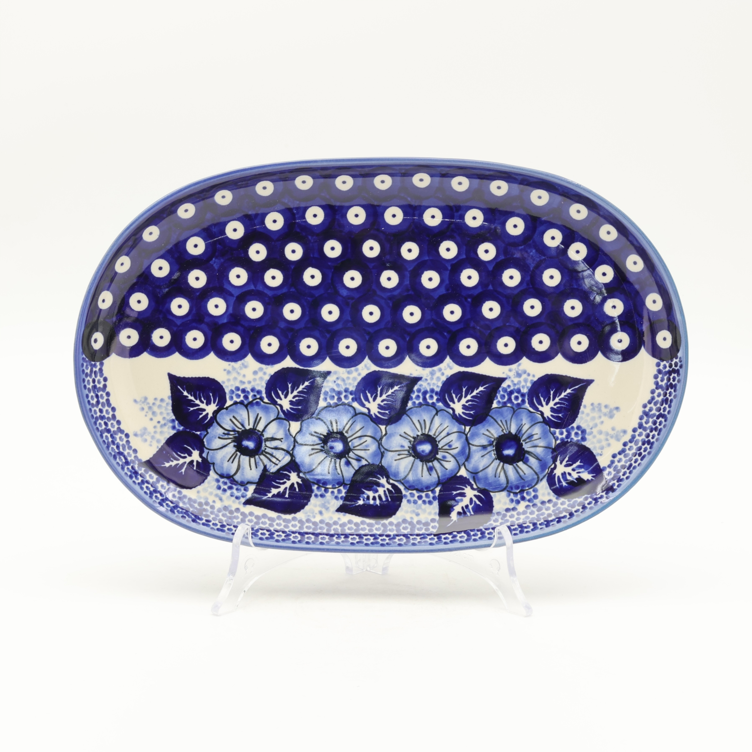Authentic Polish pottery oval platter from Bolesławiec – perfect for serving appetizers, meats, and side dishes.