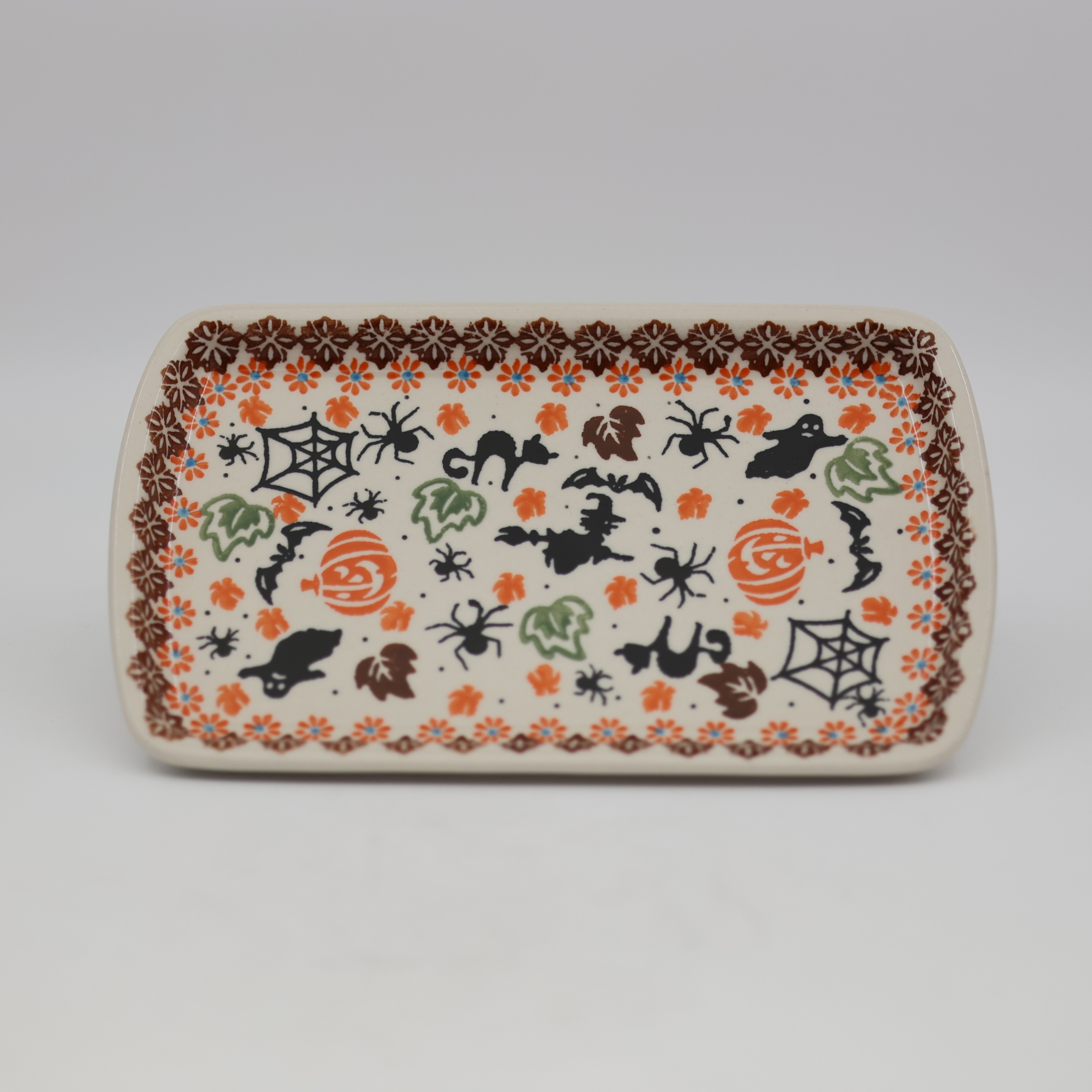 Authentic Polish pottery rectangular serving dish from Bolesławiec – perfect for appetizers, desserts, and meats.