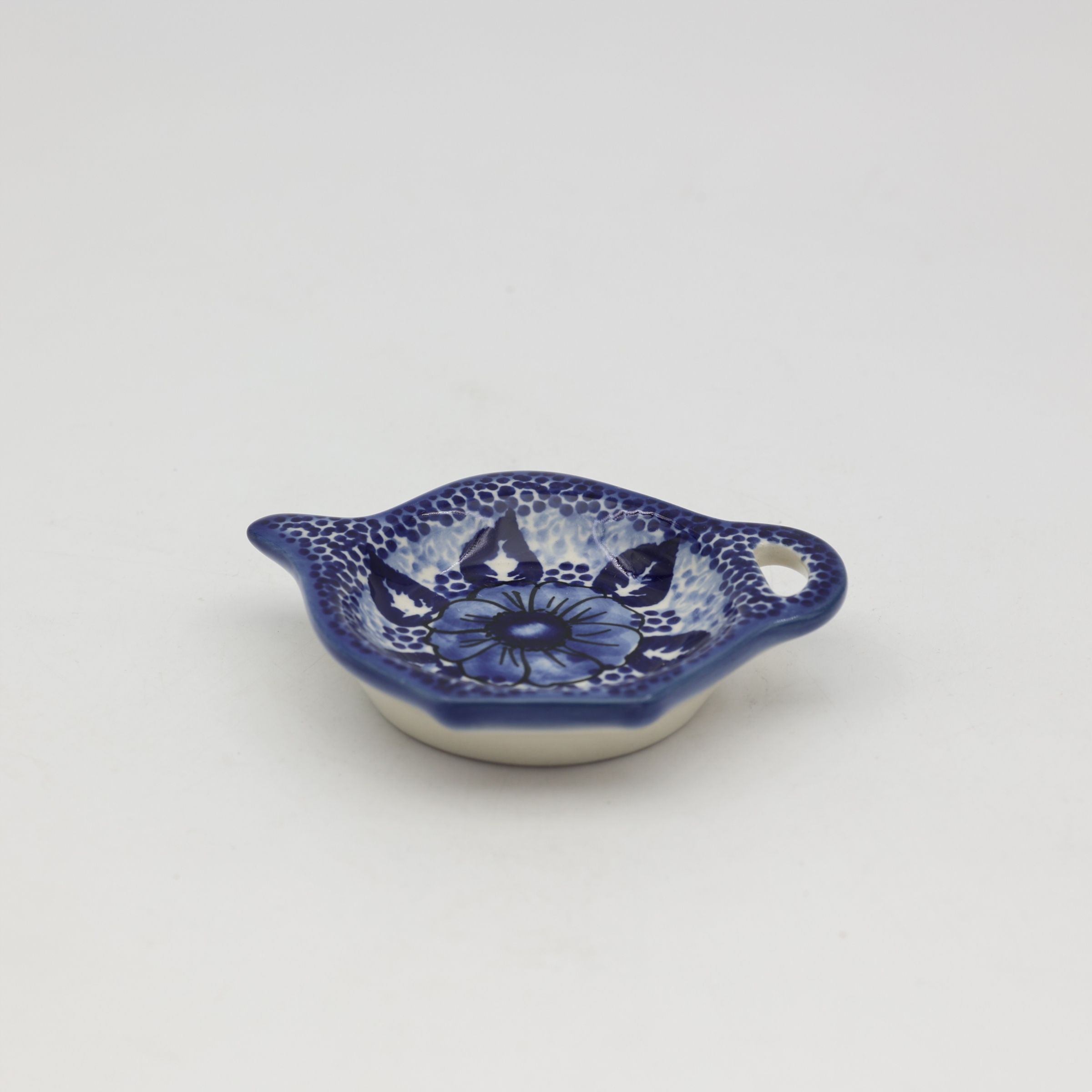 Handcrafted Bolesławiec ceramic tea bag holder with traditional hand-painted pattern.