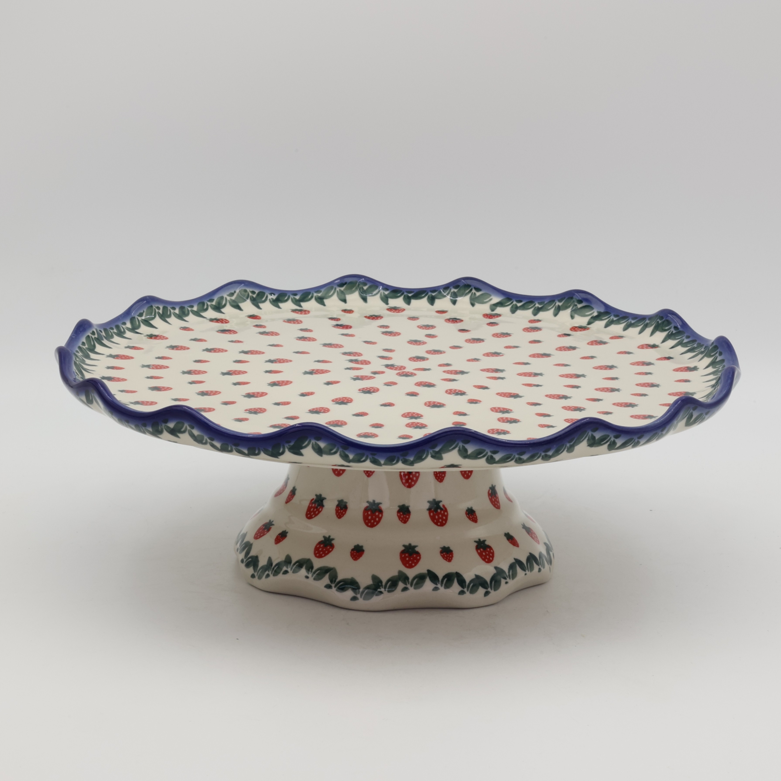 Decorative stoneware cake server showcasing classic Polish pottery craftsmanship.
